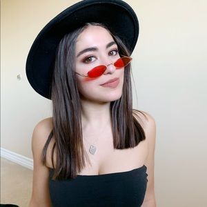 Oval Sunglasses in Red